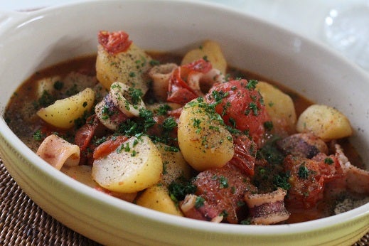 小じゃがいもとイカの煮物