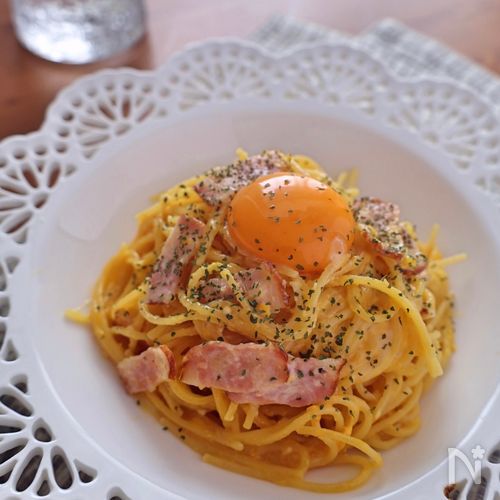 牛乳たっぷりで濃厚！豚肉とあさり入りのトマトカルボナーラ の作り方カルボナーラ 牛乳レシピ 牛乳大量消費 - YouTube