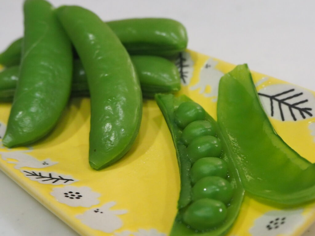 春野菜物語 エンドウ サヤエンドウと実エンドウ : fresh green peas with or without pods -Kuwatoteキッチン クワトテキッチン