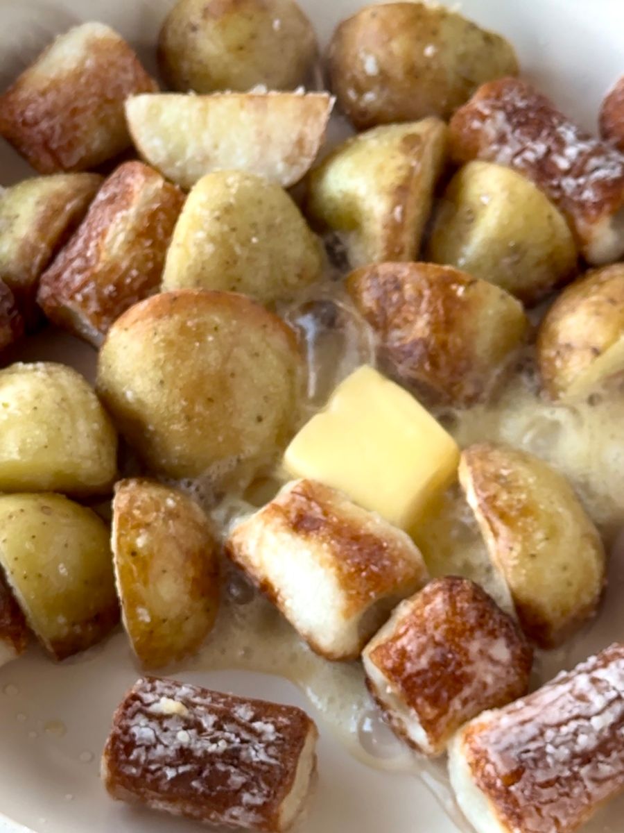 無敵の組み合わせ！ ちくわとじゃがいもの明太子バター炒め