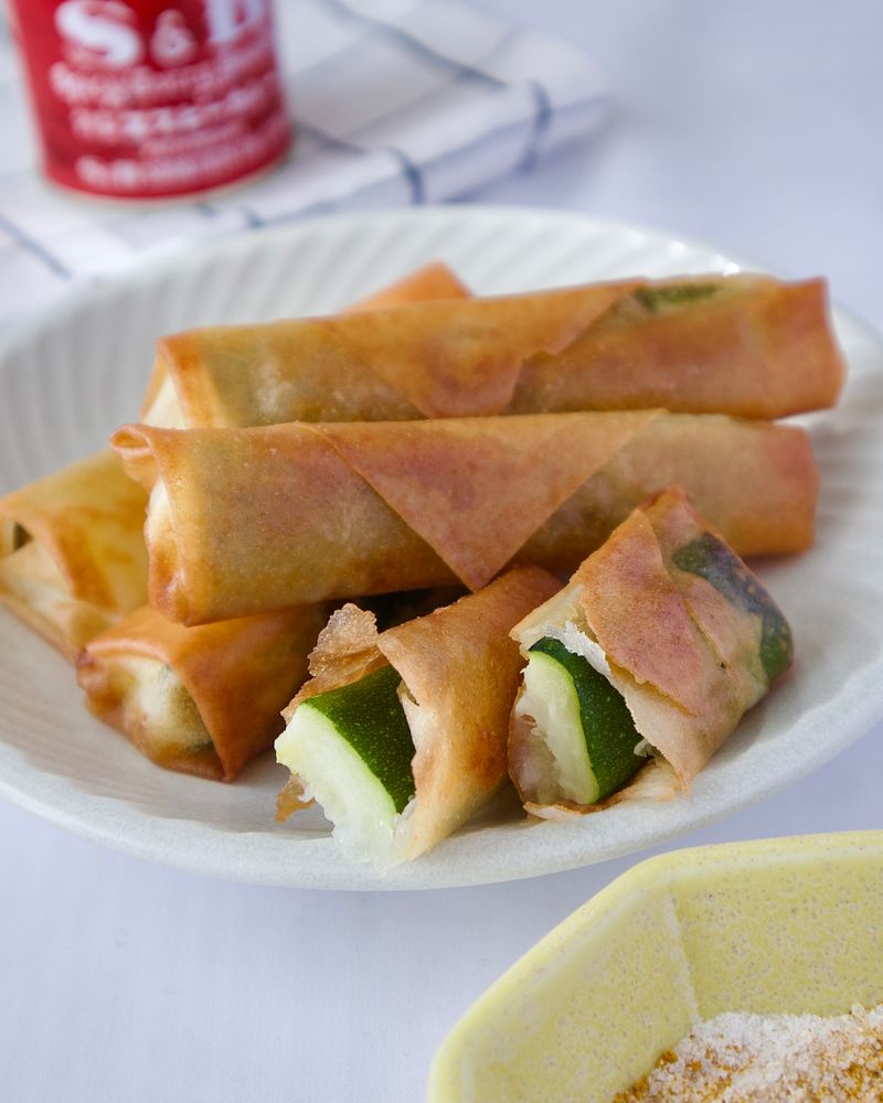 ズッキーニの最高にうまい食べ方はこれ！ ズッキーニとベーコンの春巻きレシピ・作り方Tasty