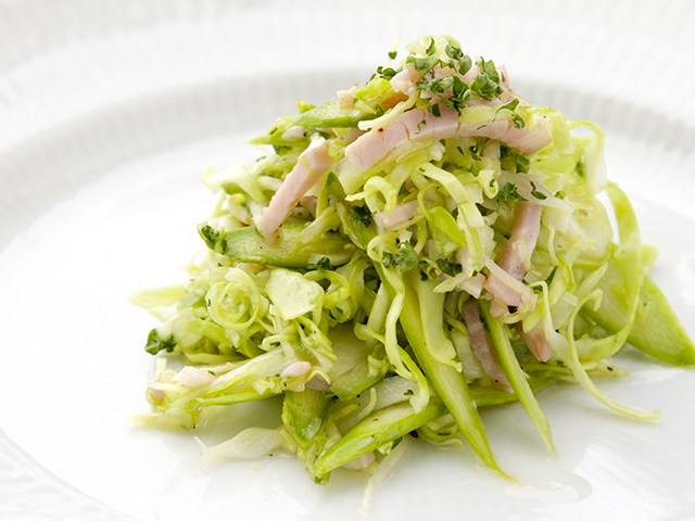 千切りキャベツときゅうりコーンの和風サラダ