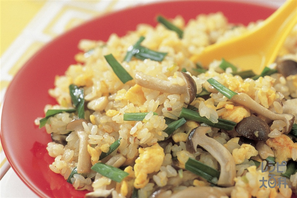 ニラ玉チャーハン」作り方 - YouTube