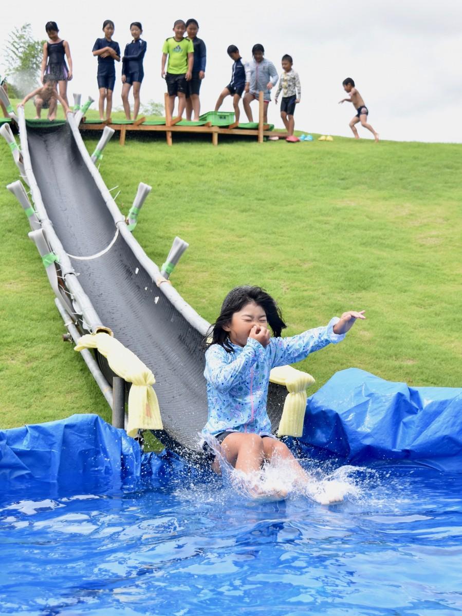 おすすめ！トイザらス限定のウォータースライダー 今年の夏はこの滑り台でお庭プール三昧！使用レビュー！折りたたみも可能！ -ひのひの東京都日野市の楽しい情報サイト