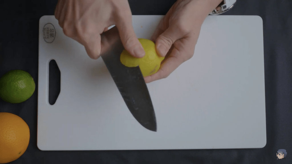 お酒の見た目をランクアップ！レモンカッティング技 - withレモン