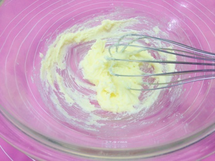 お菓子の基本！ バターをクリーム状にする方法