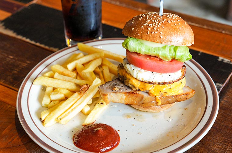 ボリューム満点♪ チーズハンバーガープレート