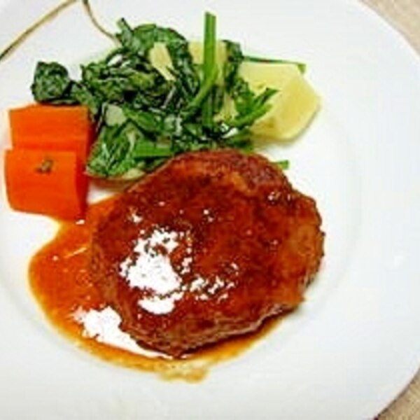 肉のうまみをダイレクトに感じるしっかりハンバーグ