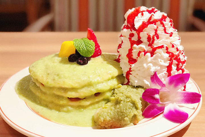 まさに「しあわせ食感」🥞🤍 九州パンケーキをフレンチトーストに仕上げました！ お口に入れるととろけるしあわせ食感を お楽しみください😋 - -- - - - しあわせフレンチトースト ¥1,100 ⋱⋰ ⋱⋰ ⋱⋰ ⋱⋰ ⋱⋰ ⋱⋰ ⋱⋰ ⋱⋰ ⋱⋰ ⋱⋰ ～薬イラズ。食で元気な体