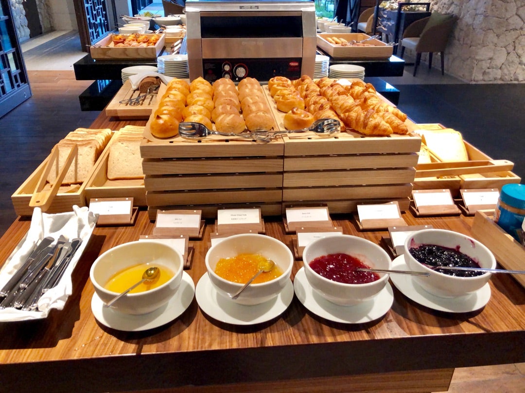 keijiハイアットリージェンシー瀬良垣 朝食は、シラカチにて限定80食、 和食に惹かれて行ってきました❗️目の前で焼いてくれるシャケは、厚みもあり 最高に美味しかったです‼️沖縄旅行Instagram