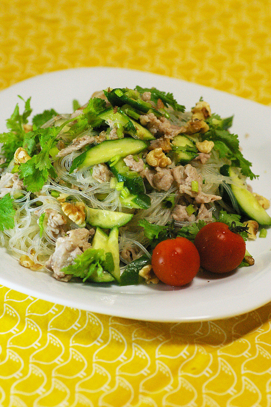 お野菜と豚肉のスパイシーサラダ ラープムー坂ノ途中100年先もつづく、農業を