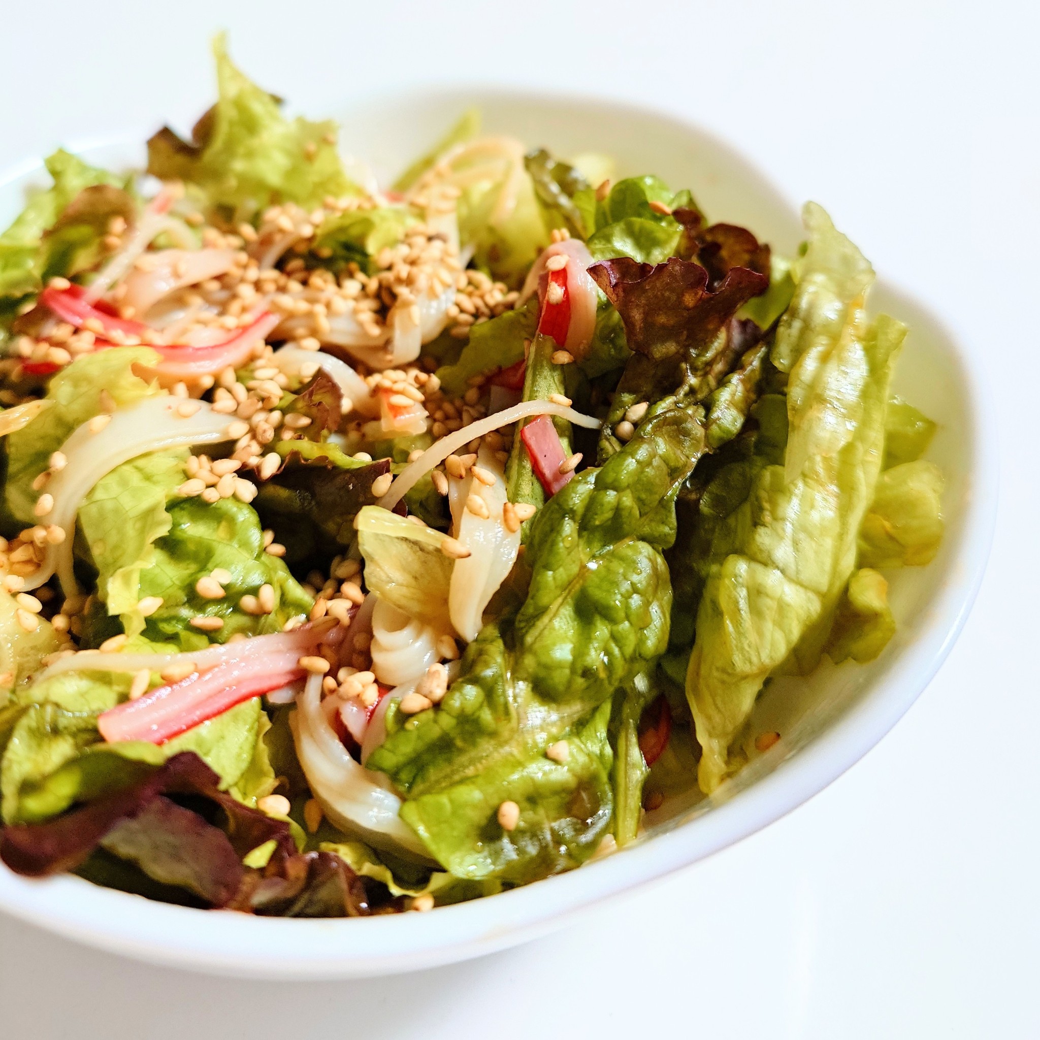 レタスとカニカマの中華風マヨサラダ