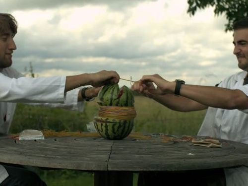 スイカ割りで割れたスイカの写真素材48490358- PIXTA