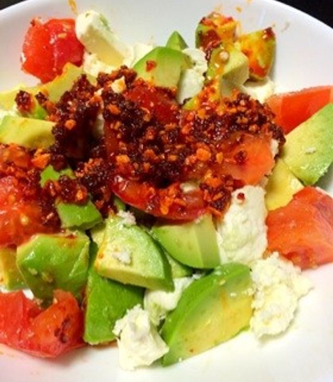 アボカドとモッツァレラチーズの和風ごま海苔サラダ