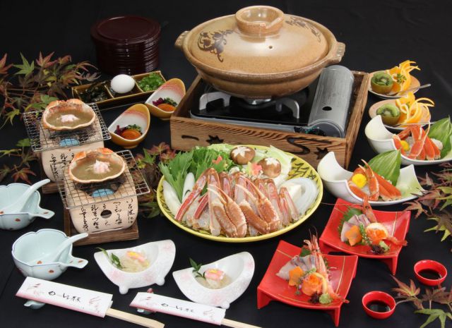 カニ鍋の具材おすすめは？味付けで変わる？肉・魚・野菜別に選び方も紹介！ ちそう