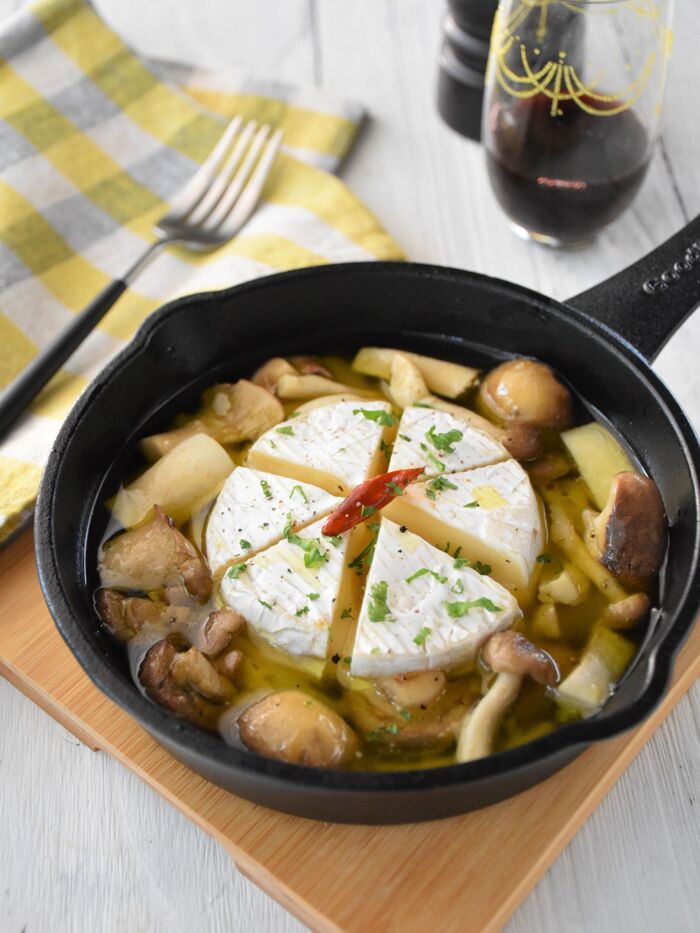 フライパンで海鮮チーズアヒージョ - レシピナビ