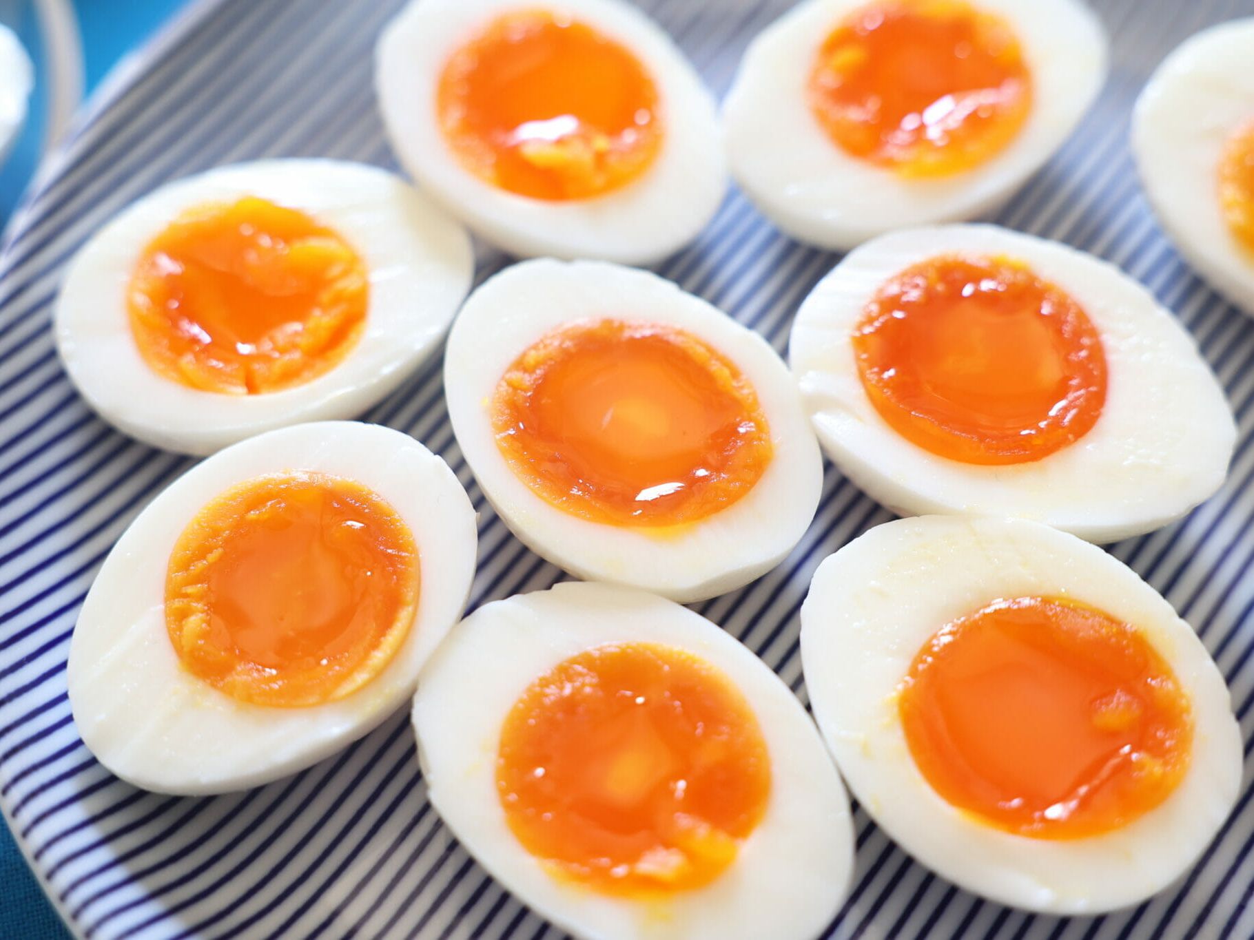 コンビニの卵が塩味なのはなぜ？殻がついているのになぜ塩の味がするの？その理由とメカニズムを詳しく解説！家で塩味のゆで卵を再現する方法もご紹介！おうちごはん研究所