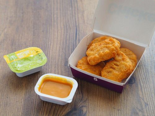 マックのナゲットソース論争に終止符!? マスタード派「大人になってたどり着いた憧れの味」 - macaroni