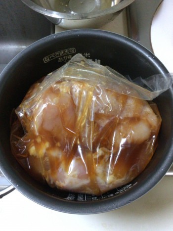 しっとりジューシー 炊飯器で作る絶品『醤油麹鶏ハム』,it社長とインターン炊飯器レシピ炊飯器簡単レシピ鶏胸肉鶏胸肉レシピダイエットレシピ筋肉飯鶏ハム醤油麹レシピ麹