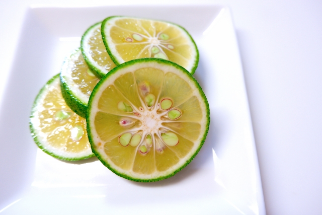 完熟スダチを簡単保存はすだち酢ですよねぇ～ ^^♪