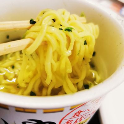 「一度やったら戻れない」レンジで3分→生麺みたいにもちツルに！SNSで話題の裏技はなぜ美味しいのか 日清食品が明かす秘密まいどなニュース