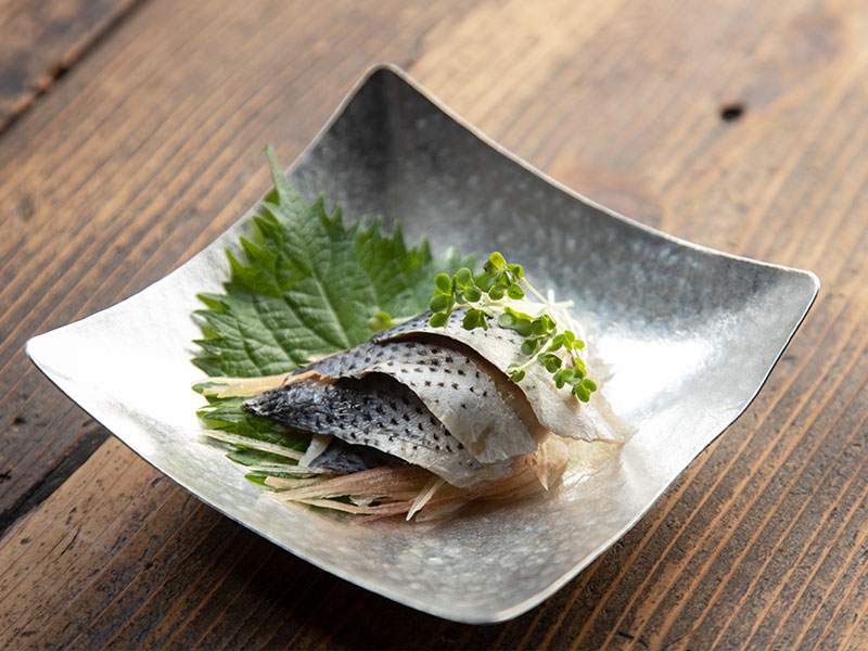 炙れば旨味の大洪水！アジの酢締めレシピFam Fishing