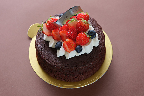 お誕生日に人気のチョコケーキ！ かわいいアイシングでデコレーションされた濃厚ガトーショコラ 6号の通販・お取り寄せマジックケーキデコガトーショコラ誕生日・ガトーショコラデコレーション・ガトー ショコラ トッピングマジックガトー・マジックケーキ