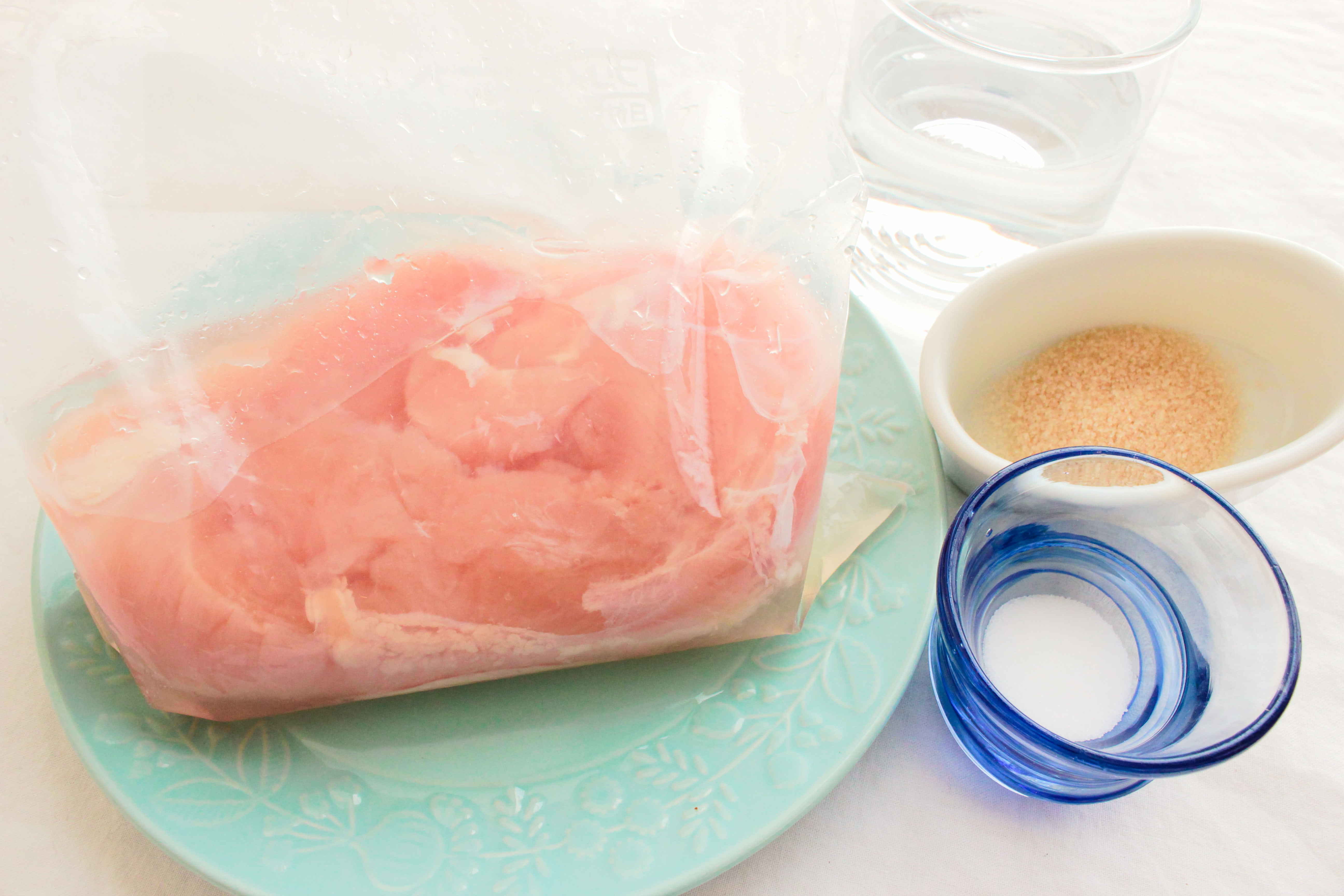 ブライン液で牛肉を柔らかくジューシーに仕上げる方法配合比・塩分濃度・漬け時間と部位別の秘訣を公開