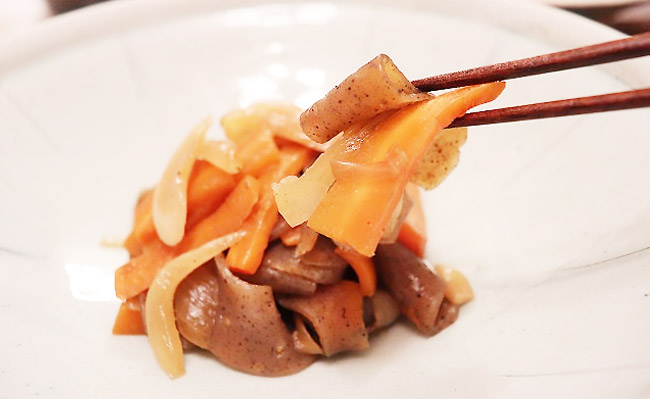 あっという間に出来る！こんにゃくの玉ねぎ炒め