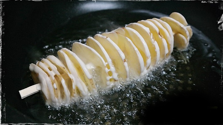 トルネードポテト スパイラルカッター 野菜 メール便送料無料 料理 調理器具 お祭り くるくる ねじねじ ジャガイモ 果物 飾り切り ポテトツイスト: 雑貨と服プロペラ - 通販 - Yahoo!ショッピング