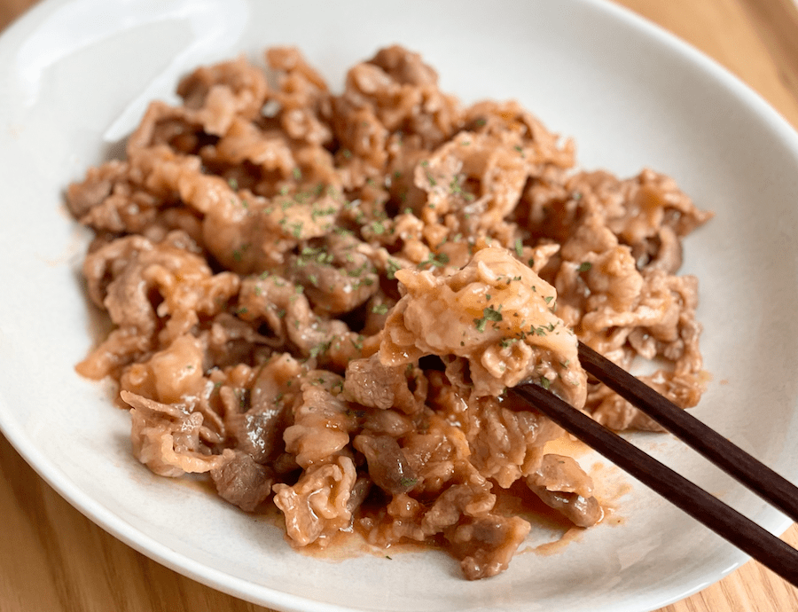1杯飲んでいる間にレンチンでできる「豚肉とピーマンのチンジャオロース風丼」が手抜きに見えない Yｕｕ- メシ通ホットペッパーグルメ