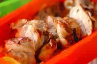 動画で極める・プロのコツ 爽やかなハーブとレモンが香るバターソース「ハーブバターオムレツ」料理通信生産者、料理人、食べる人を結ぶ