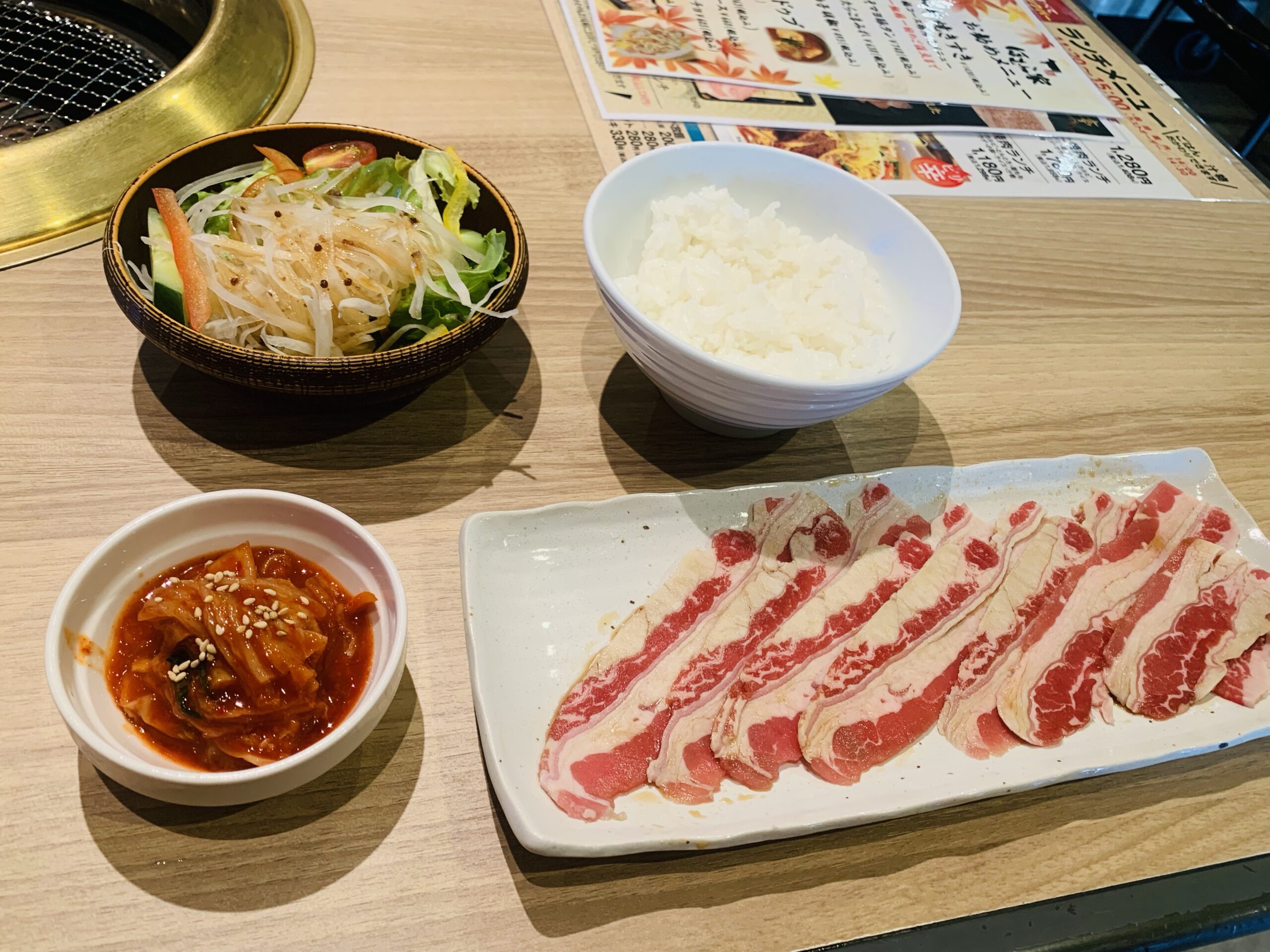 焼肉ほむら家土崎店＠秋田県秋田市にてカルビラーメン焼肉ランチをオーダー！3月にオープンした牛玄亭グループのカジュアルな焼肉店♪秋田・筋肉酒店のラーメン食ったら上げマッスル