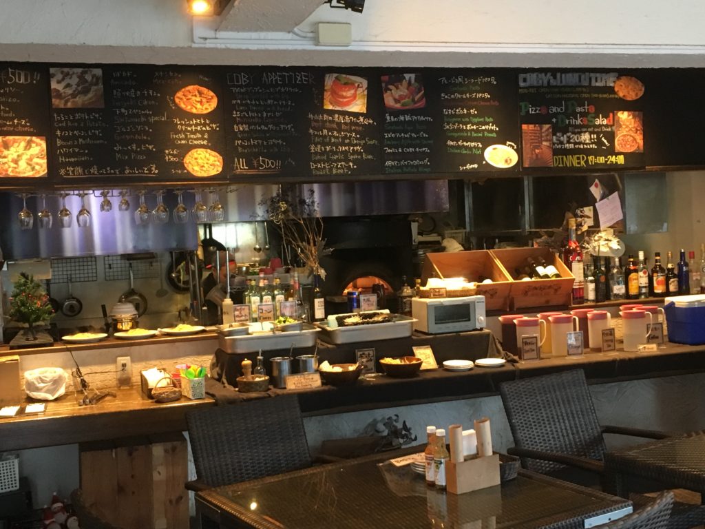 こんにちわ♪ COBY北谷店です〜!! ⁡ 〜今週のランチのメニューのご案内〜 ⁡ 🍕PIZZA 全７種 🍕 ・マルゲリータ・枝豆とコーンのクリームソース🌿 ・ガーリックチョリソー🧄 ・シーフード🦐 ・デミポテ ・いたりあんバジル🍃 ・苺みるく デザートピザ⁡🍝PASTA 全２種