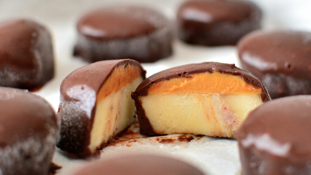 夏は手作りアイス♡豆乳バナナチョコアイス 「材料3つ!もんで凍らせるだけ♪」 溶けかけヤバい♡Homemade ice cream