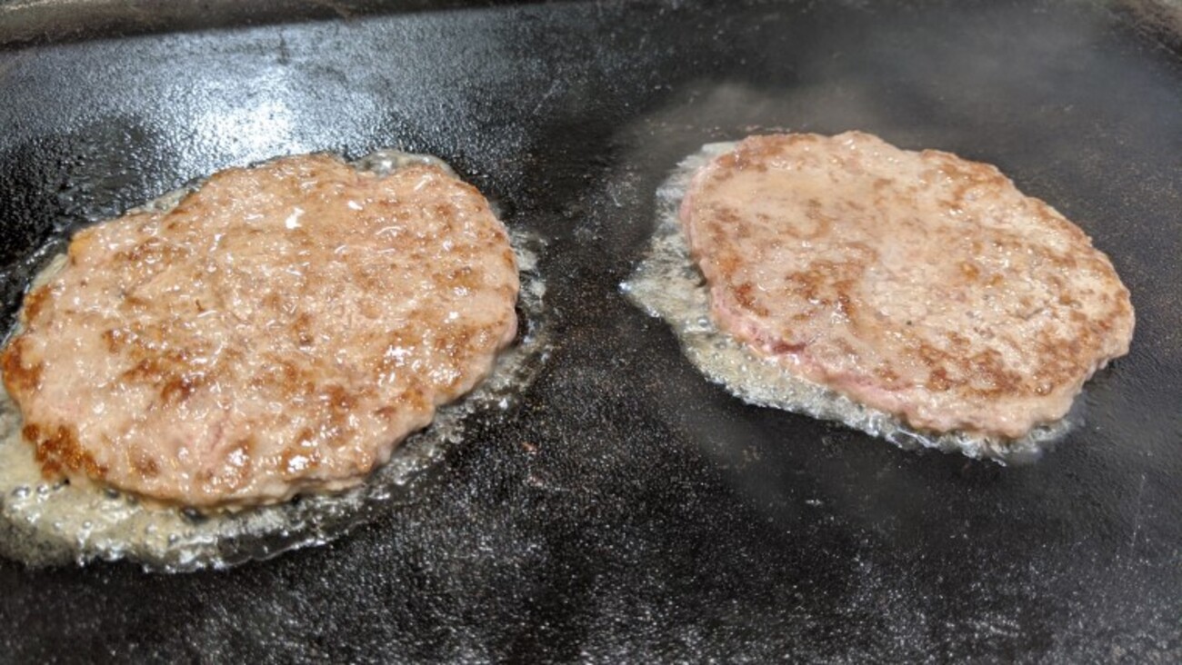 肉と肉でサンド！かぶりつきたい超ワイルドなハンバーガーを発見TBSテレビ