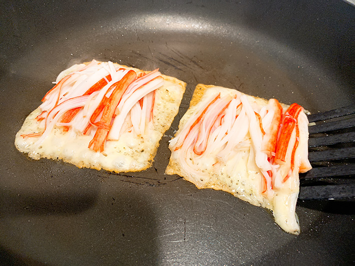 フライパンに入れたら待つだけ！カニカマで手軽で簡単、お弁当にもおすすめのかに玉レシピ！ゆうき酒場