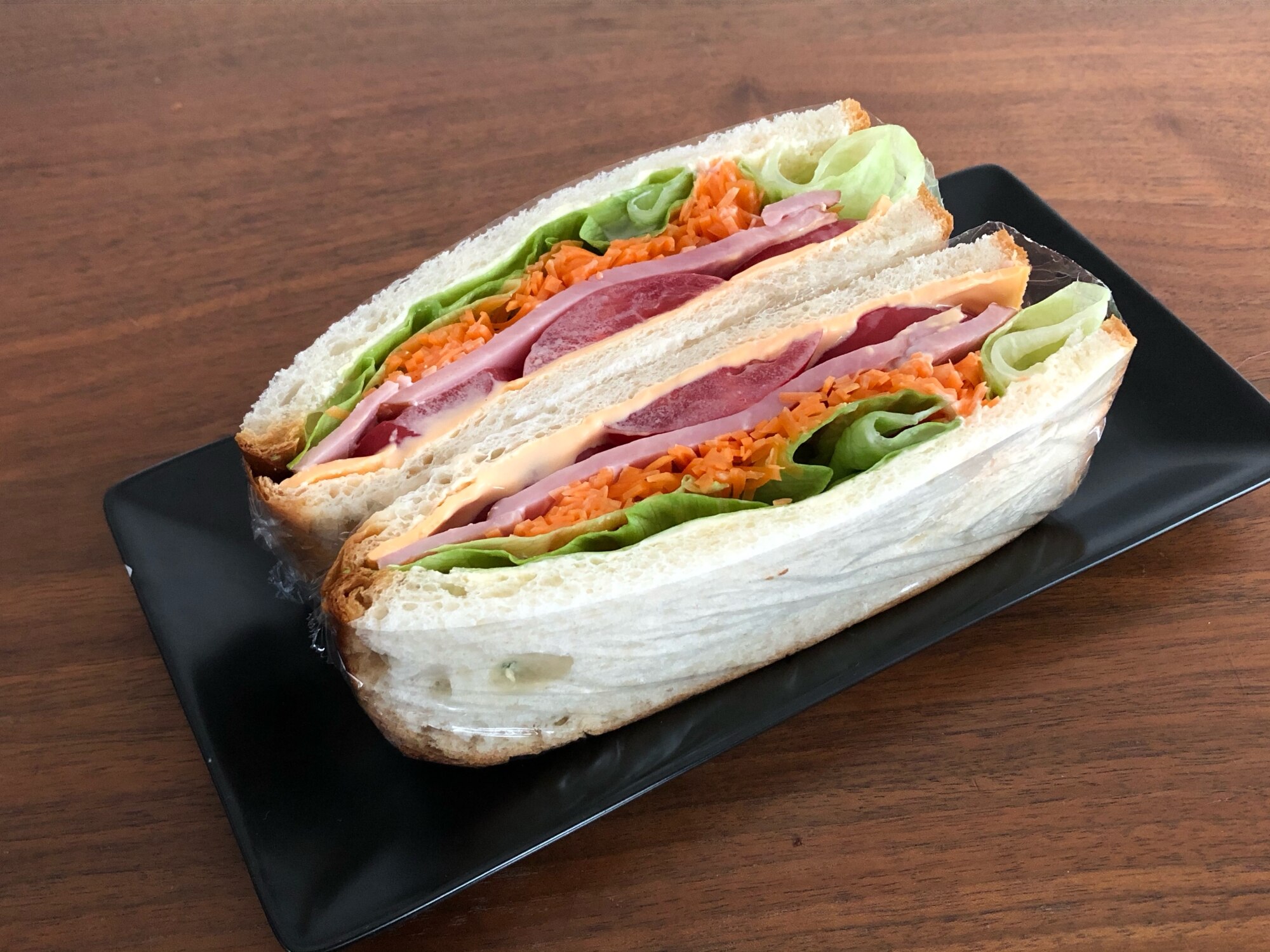 満足感たっぷり！「キャロットラペのポケットサンド」