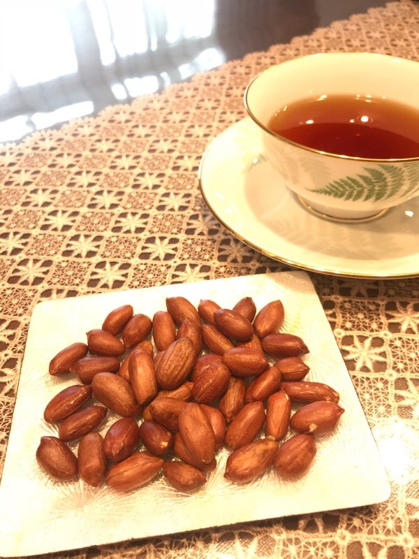 チャック付き 生・落花生 ピーナッツ500g×4袋 殻なし・うす皮つき▽小分け 個包装 ジッパー 落花生 無塩 植物油不使用 生落花生高たんぱく 高タンパク 防災 非常食 備蓄 常温 常温保存可 長期保存 災害対策 保存食 桂川町 株式会社福六 ADAM014- 福岡県桂川町