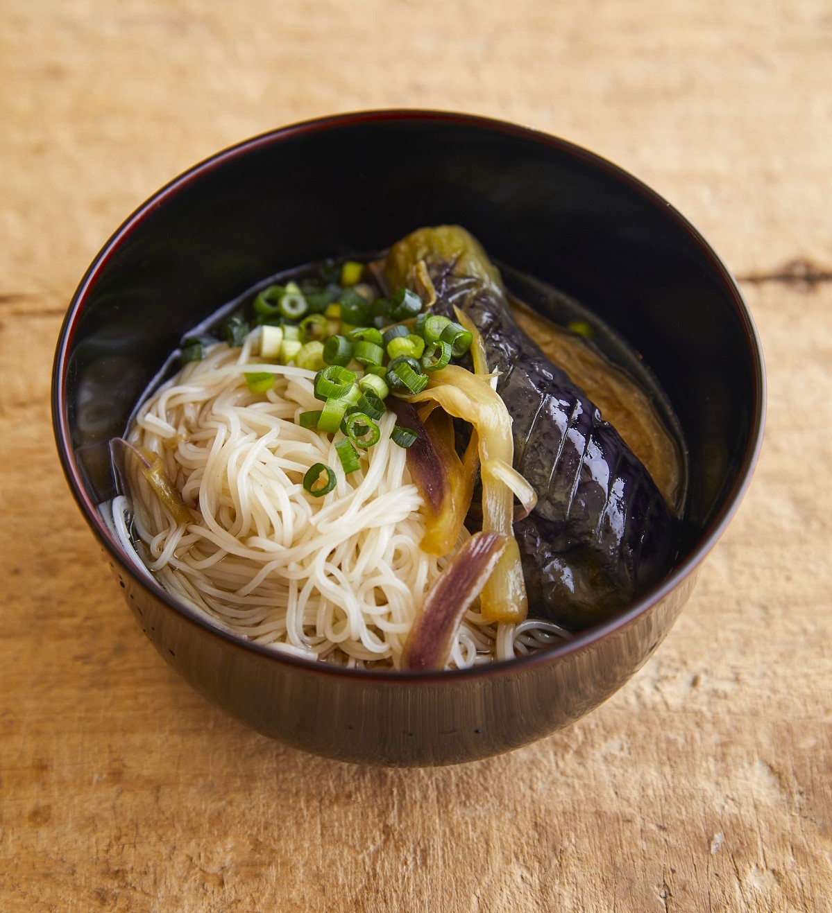 そうめんの夏野菜添えサンジルシ醸造株式会社