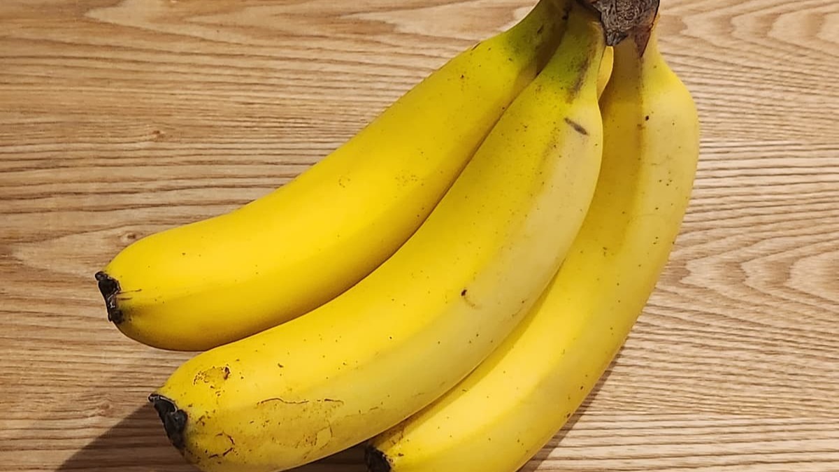 バナナは常温で置かないで ！！ スーパー青果部の「1ヶ月長持ちする」