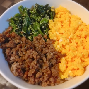 監修 子どもがよろこぶ！鶏そぼろと卵の三色丼