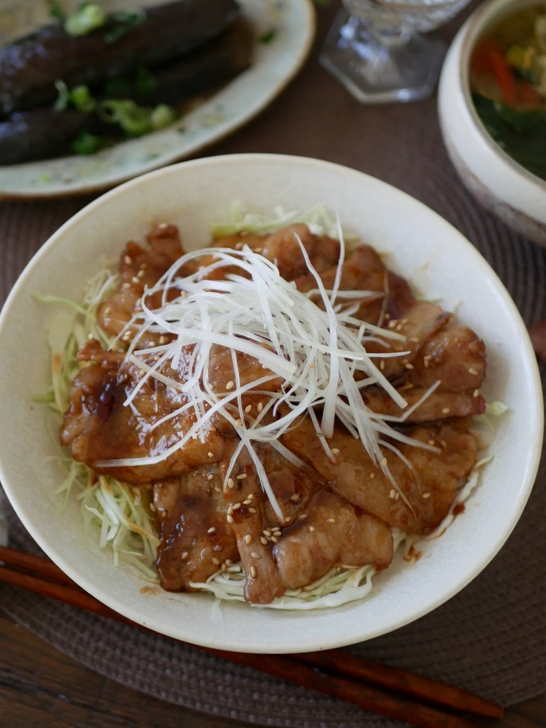 旨だれ豚たまキャベツ丼 ボリューム満点！がっつり丼♪