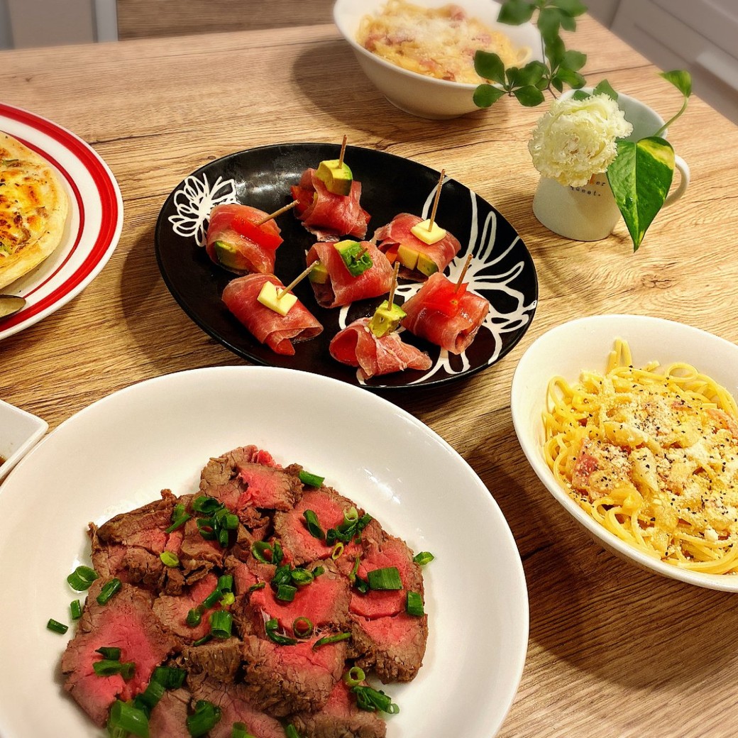 業務スーパーの食材で作れるおうち時間を豊かにしてくれるアレンジレシピ Vol. 1 「肉だんご」で作るしそ巻きつくね串♪「MYHAPPINESS RECIPE」 by TAISUKE TAKEDA - INTHEKNOWGUEST LIST WEB MAGAZINE