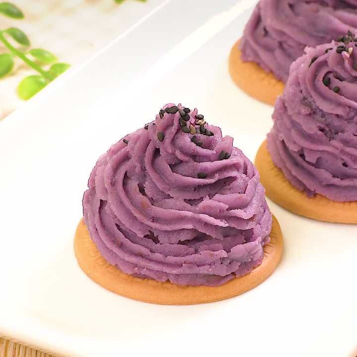 紫いもパウダーのメロンパン