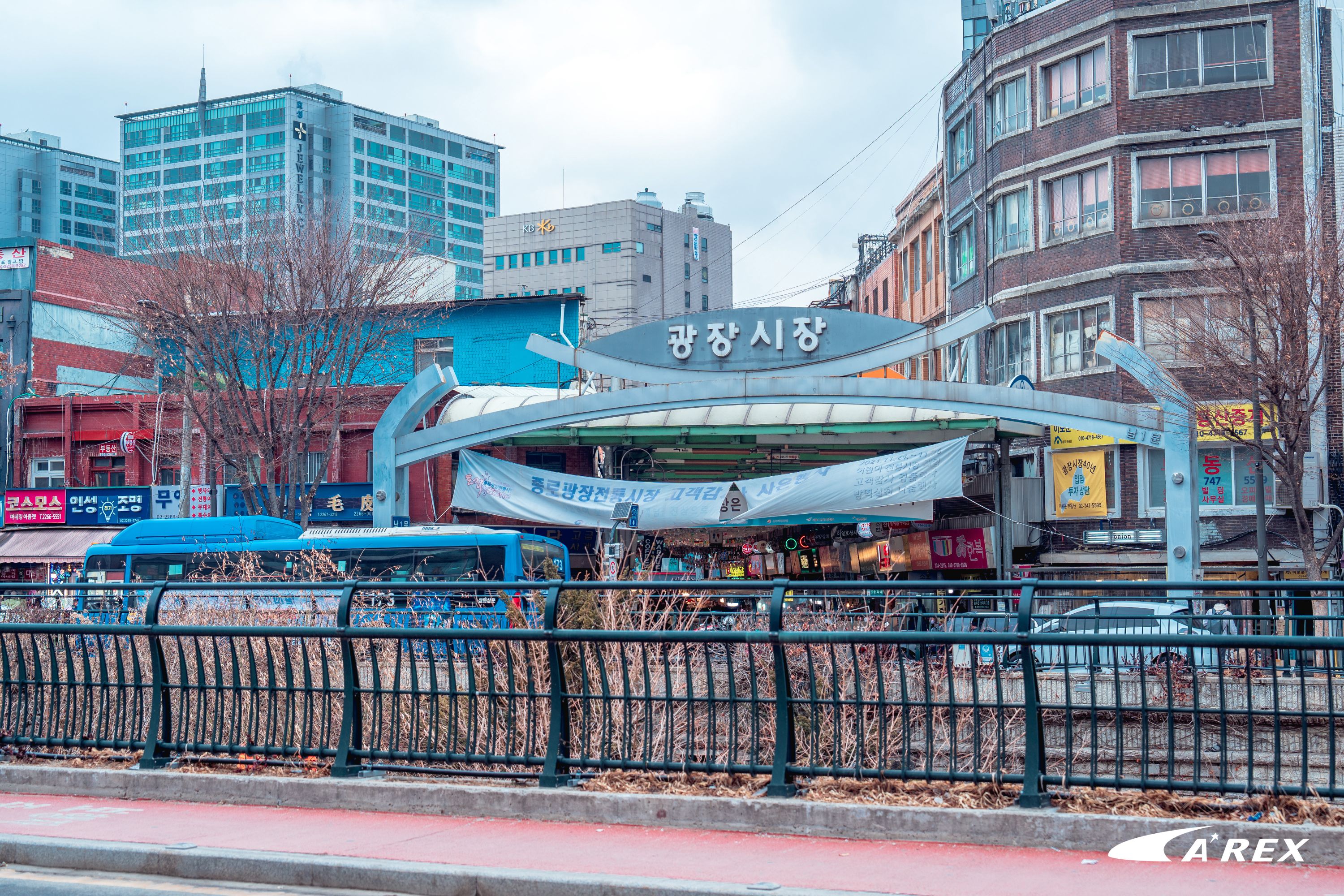 韓国カフェonion 広蔵市場で食べ歩き 日韓夫婦韓国vlog- YouTube