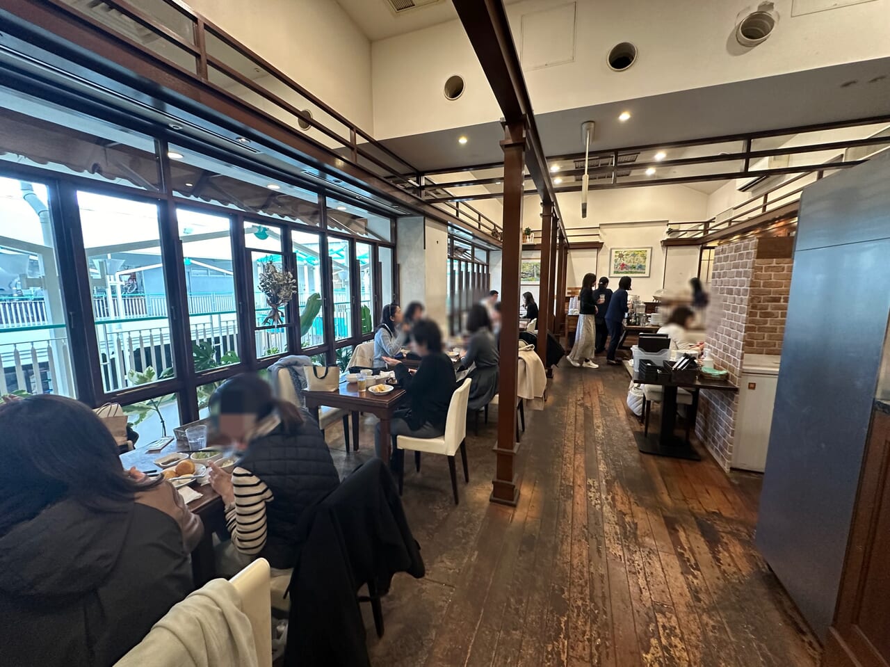 豊中市 千里中央公園に待望のカフェオープン！森の中で楽しめる30種のパン食べ放題ランチがすごい！ SUN子- エキスパート - Yahoo!ニュース