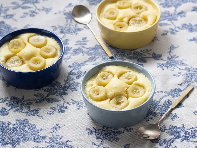 知ったら楽になるポキポキバナナ」 @reitoumama さんの投稿をご紹介します✨ 子供にはバナナ🍌最強だよね。 こんばんは🌝毎日バナナを食べるので、 特に冷凍保存の必要はない我が家ですが、 バナナジュースor野菜入りスムージーのために 冷凍してます。 凍った