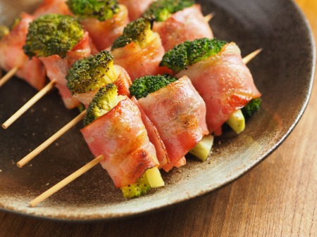 子供でも簡単に作れる♡野菜のベーコン巻き