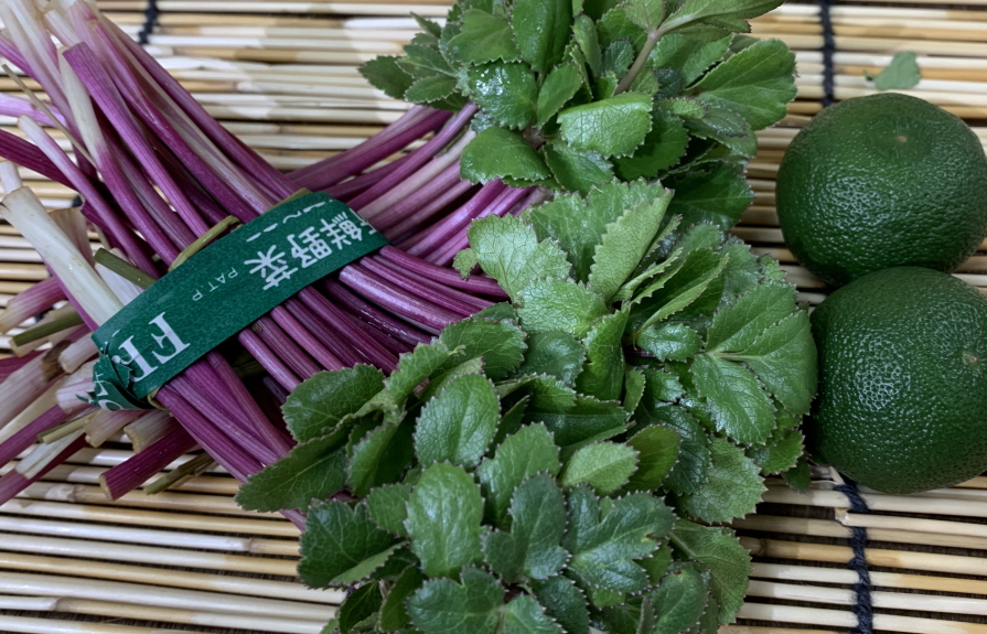 インスタ開設しました☺️ 埼玉県の川口市で江戸時代から15代続く農家です👨🏽‍🌾👩🏼‍🌾 川口市の特産品である防風ぼうふう をはじめとした多数の野菜を栽培しています🌱 代々続いてきた防風栽培を家族みんなで守っていきたいと思います🫶 お野菜は安行にあるJA農産物